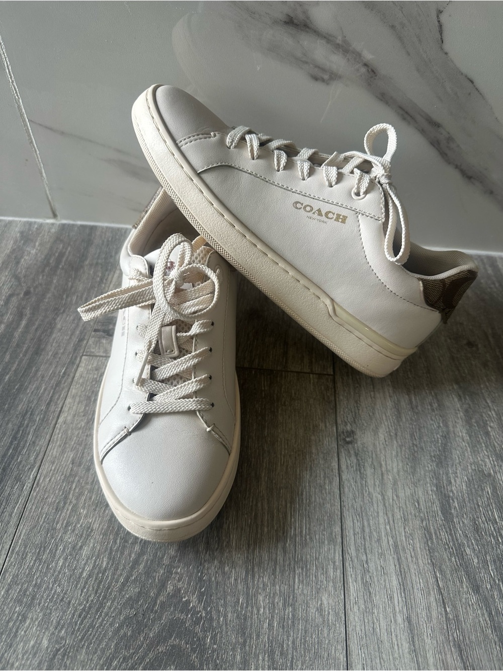 Coach Clip Low-Top Sneakers Women’s Size 5.5B Color Chalk Soft Leather